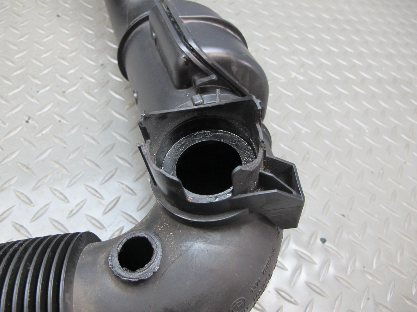 12-16 BMW E89 Z4 28i N20 Air Intake Duct Tube Hose 7605638 OEM