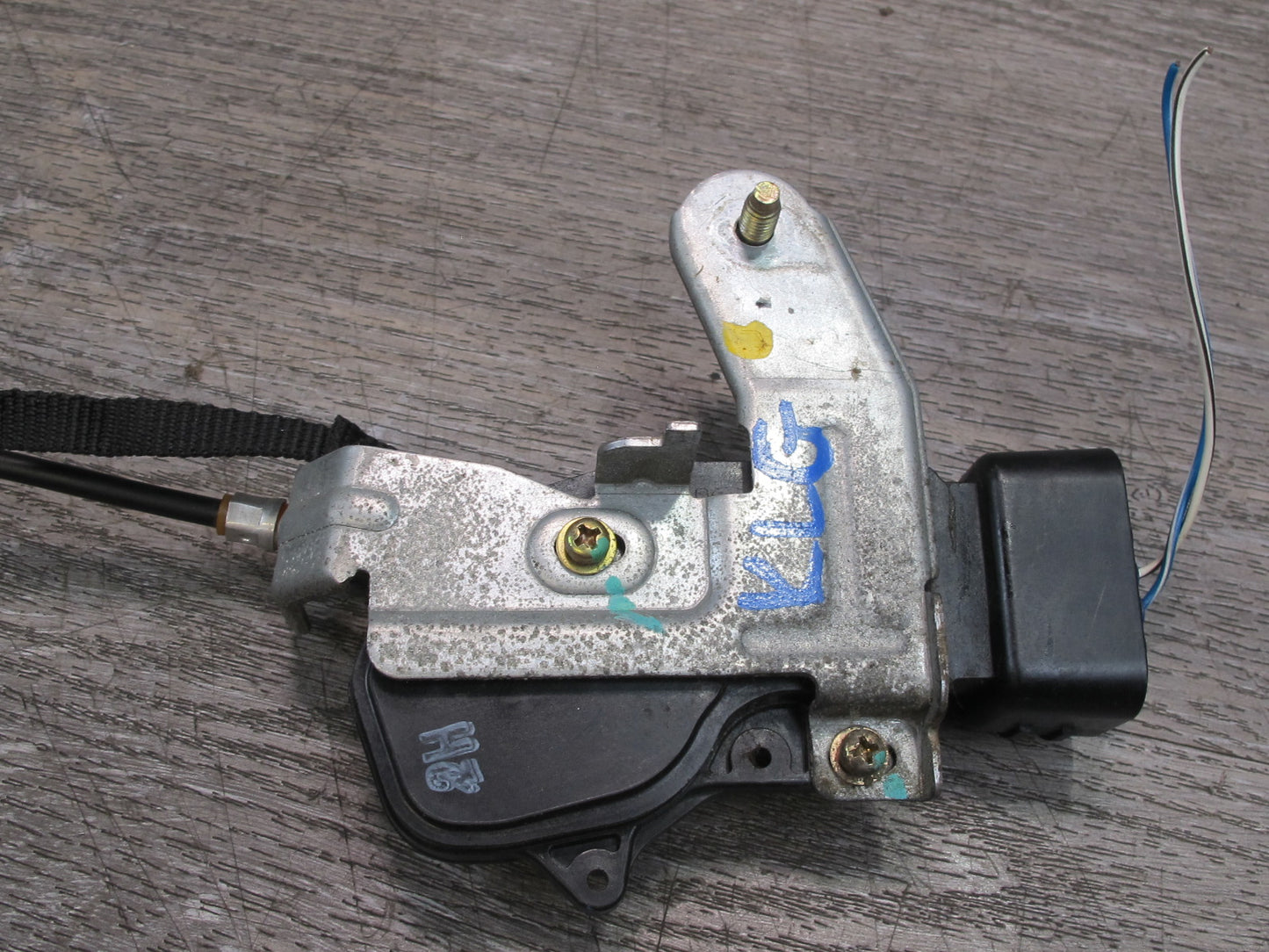 98-05 Lexus GS300 GS430 GS400 Gas Fuel Door Lid Release Actuator OEM