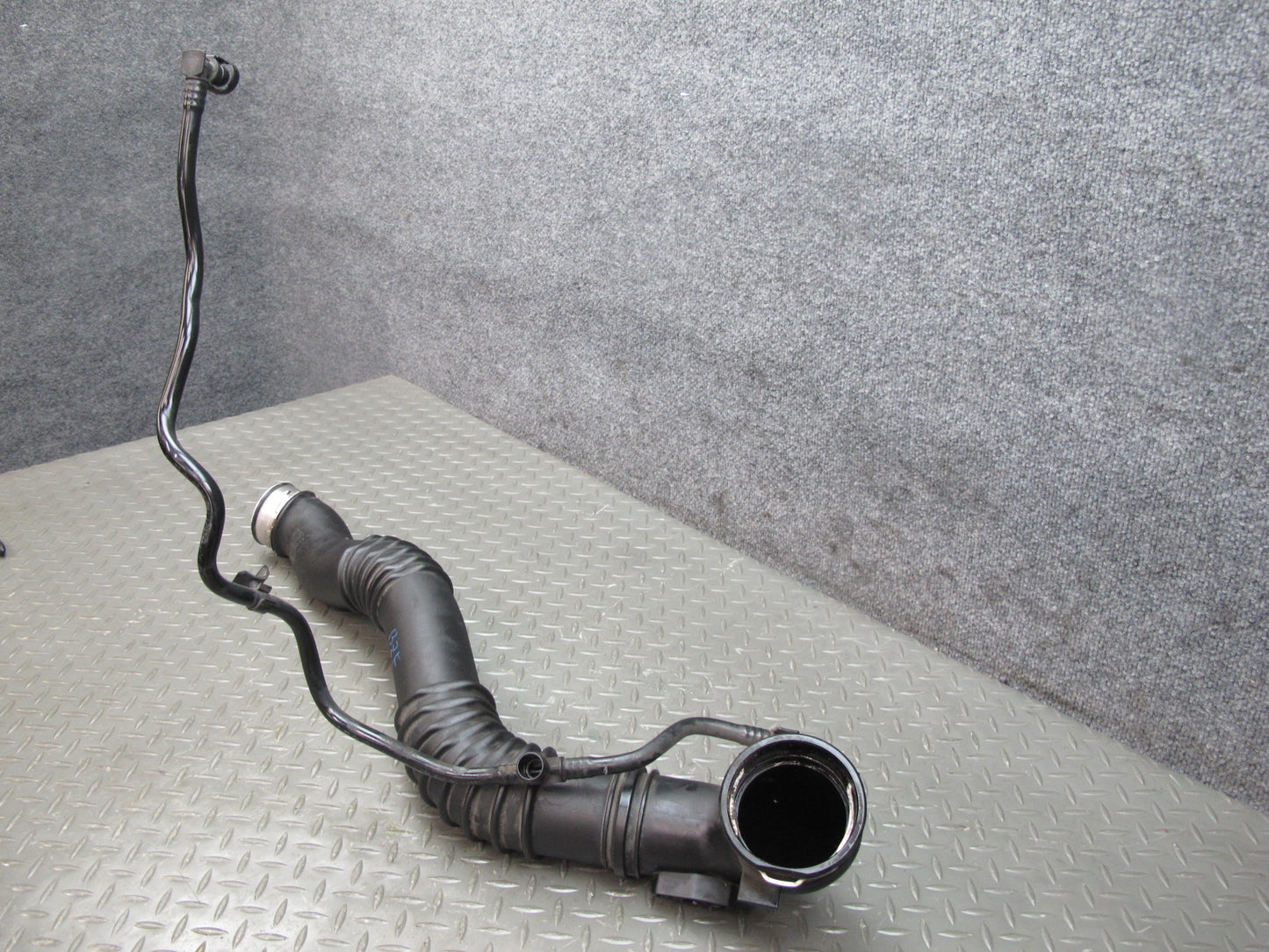 12-16 BMW E89 Z4 N20 Intercooler Charge Air Hose Tube Line 7607941 OEM