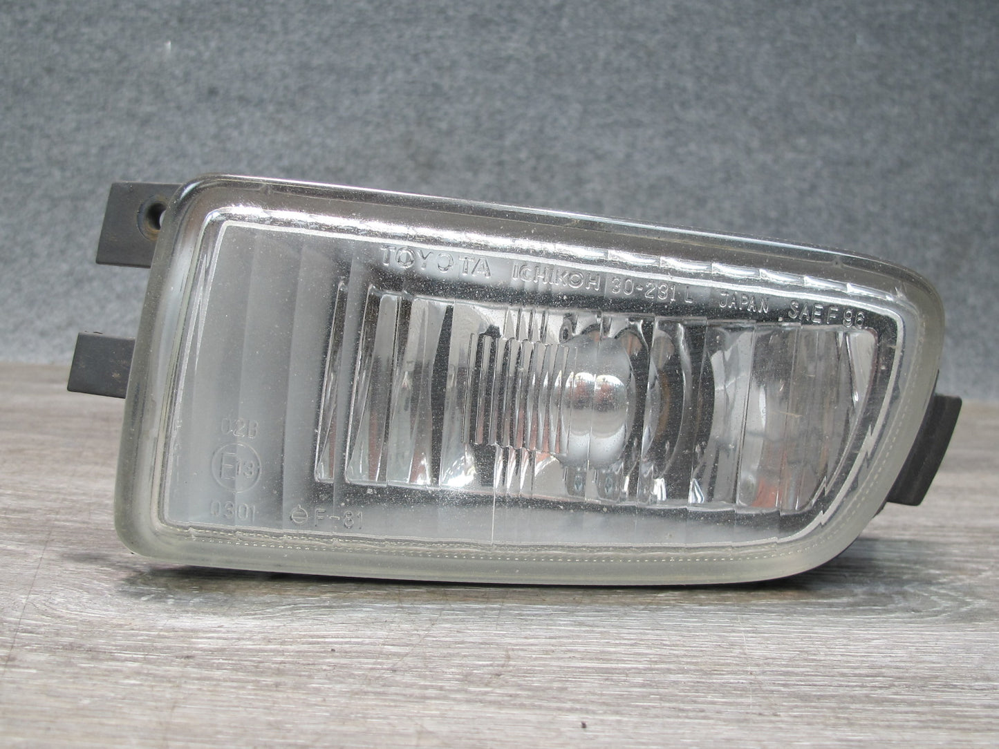 99-05 Lexus GS300 GS430 GS400 Set of 2 Front Left & Right Fog Light Lamp OEM