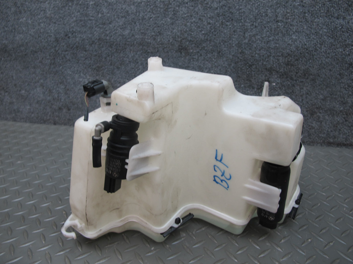 09-16 BMW E89 Z4 Windshield Washer Fluid Reservoir Tank w Pump 7192850 OEM