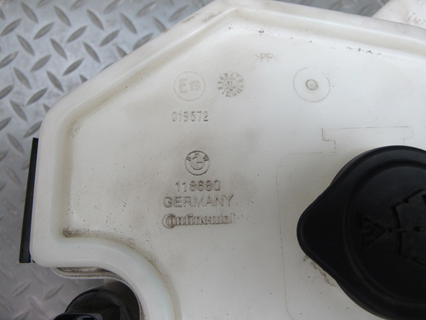 09-16 BMW E89 Z4 Windshield Washer Fluid Reservoir Tank w Pump 7192850 OEM