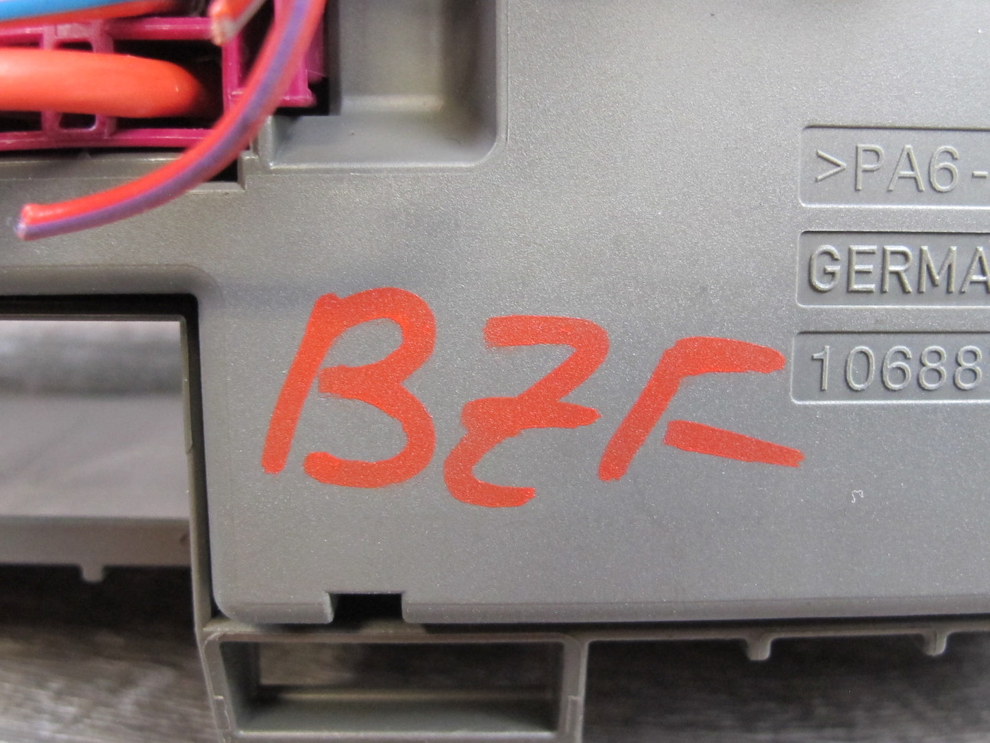 09-16 BMW E89 Z4 Front Power Distribution Relay Fuse Box 9154970 OEM