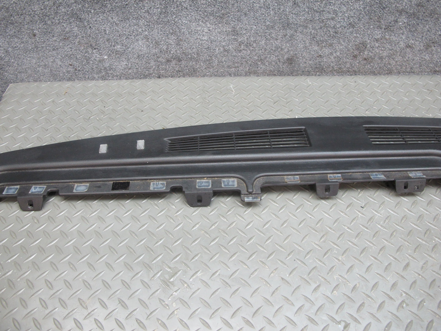 2003-2007 Hummer H2 Dash Upper Defrost Air Vent Grille Trim Panel 15102556