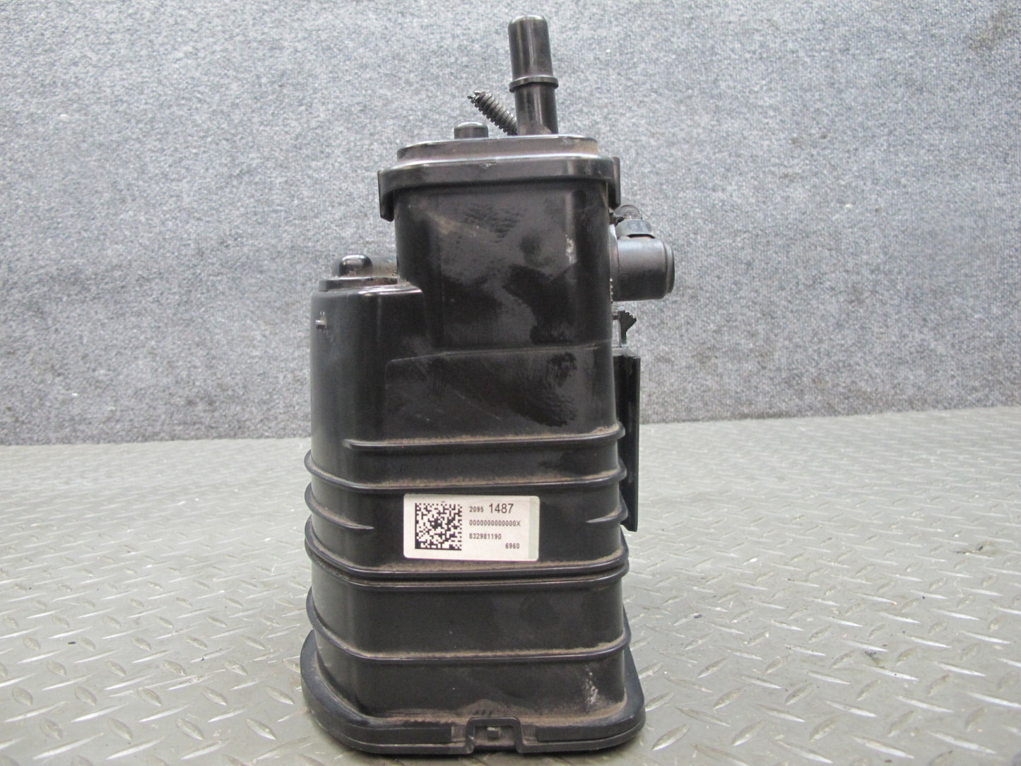 16-23 Chevrolet Camaro Fuel Evap Vapor Charcoal Canister 20951487 OEM