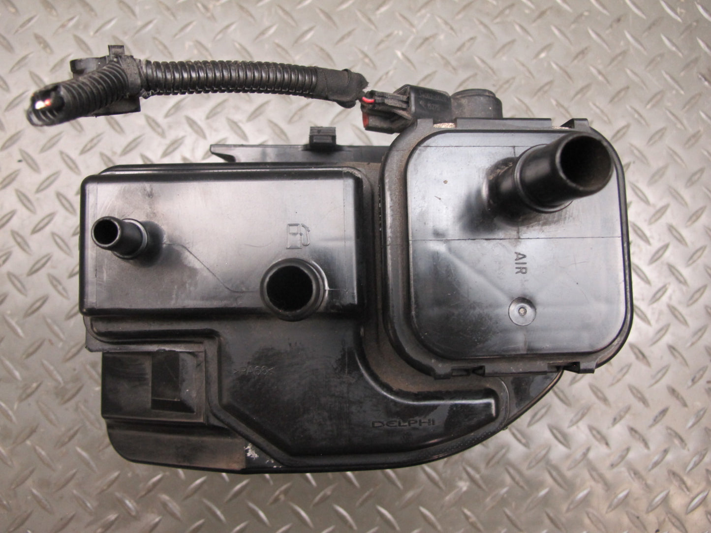 16-23 Chevrolet Camaro Fuel Evap Vapor Charcoal Canister 20951487 OEM