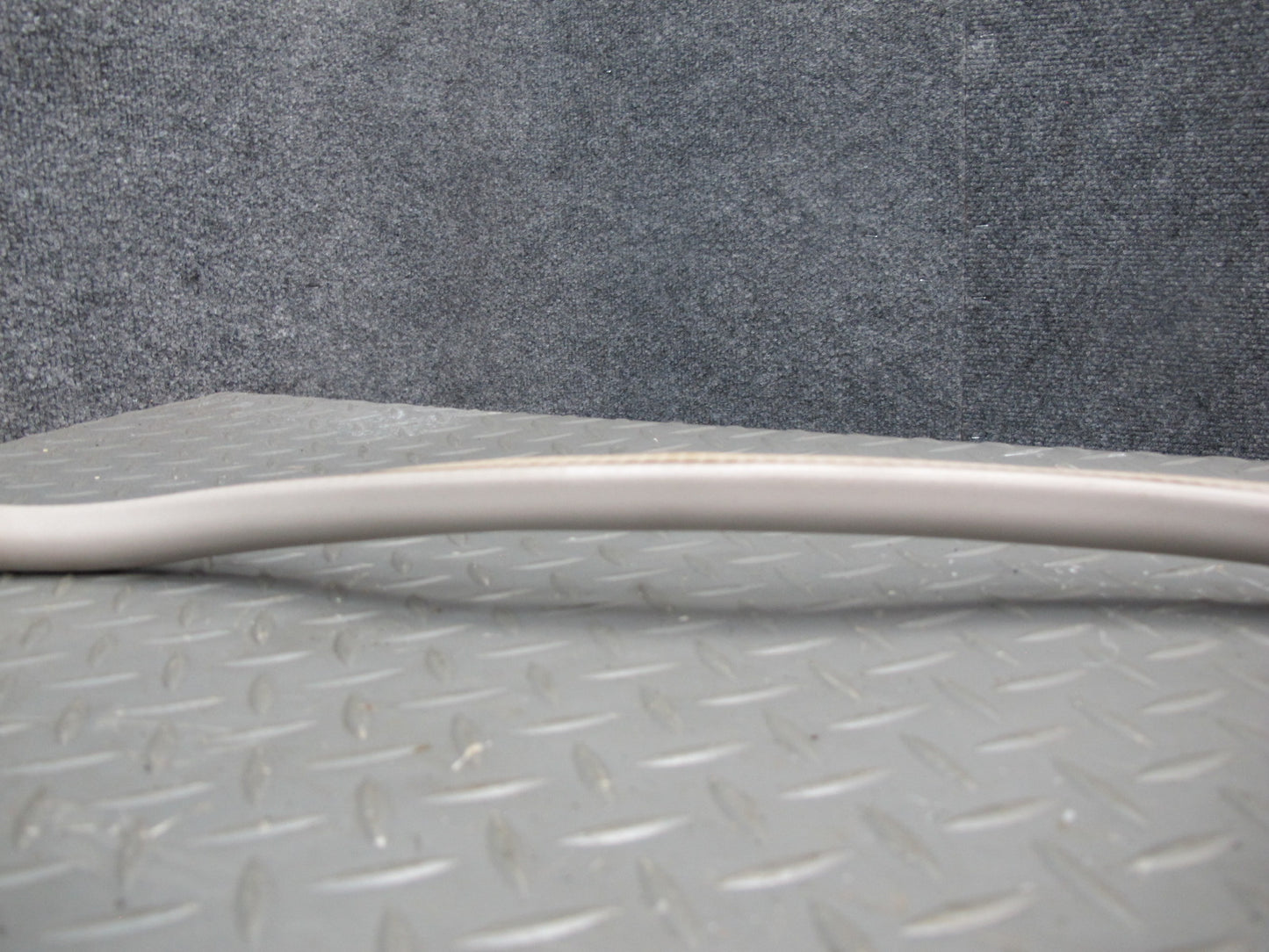 2003-2009 Hummer H2 Front Upper Roof Weatherstrip Rubber Seal