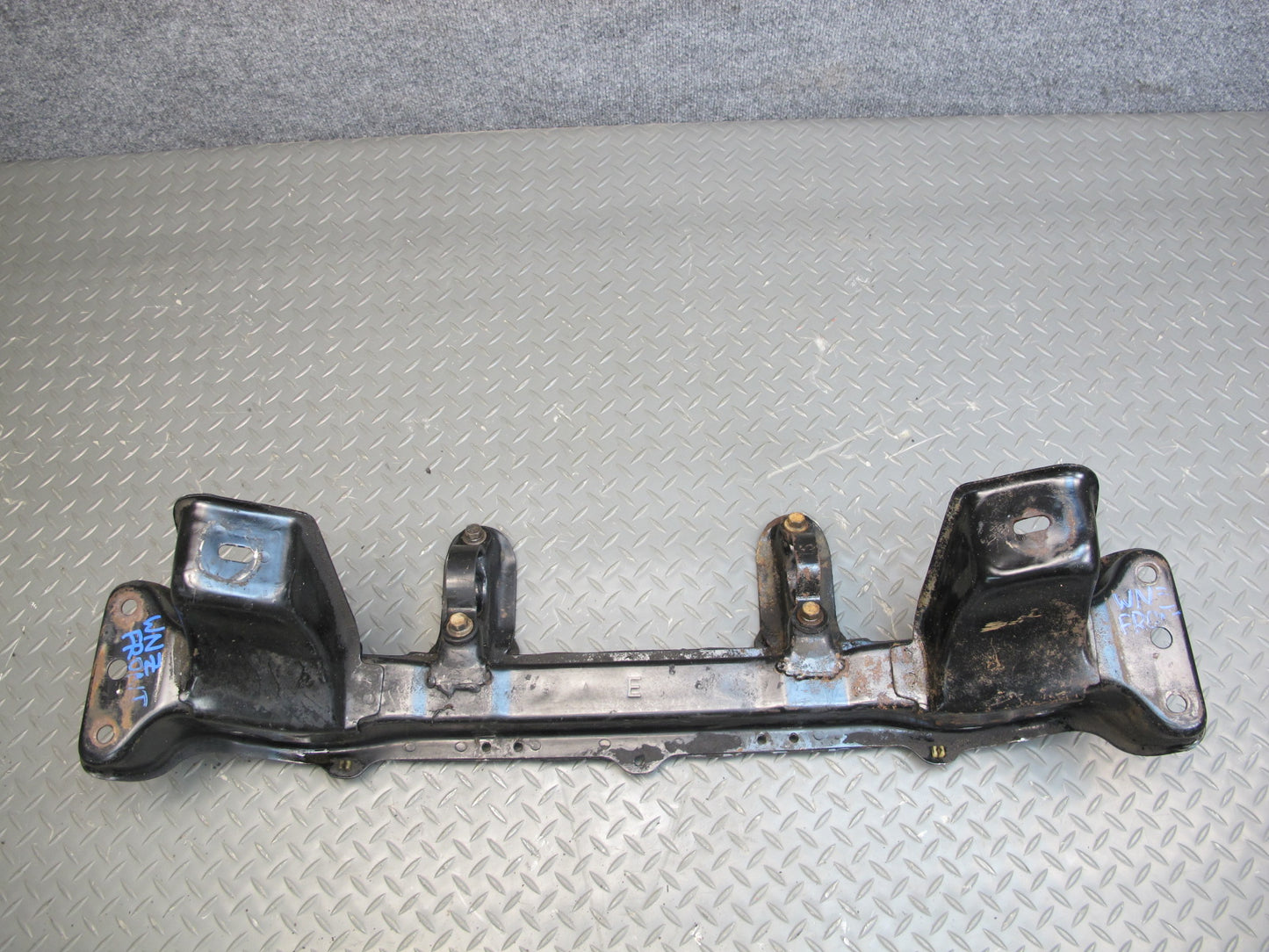 85-86 Nissan Z31 300ZX NON Turbo Front Engine Subframe Crossmember Carrier OEM