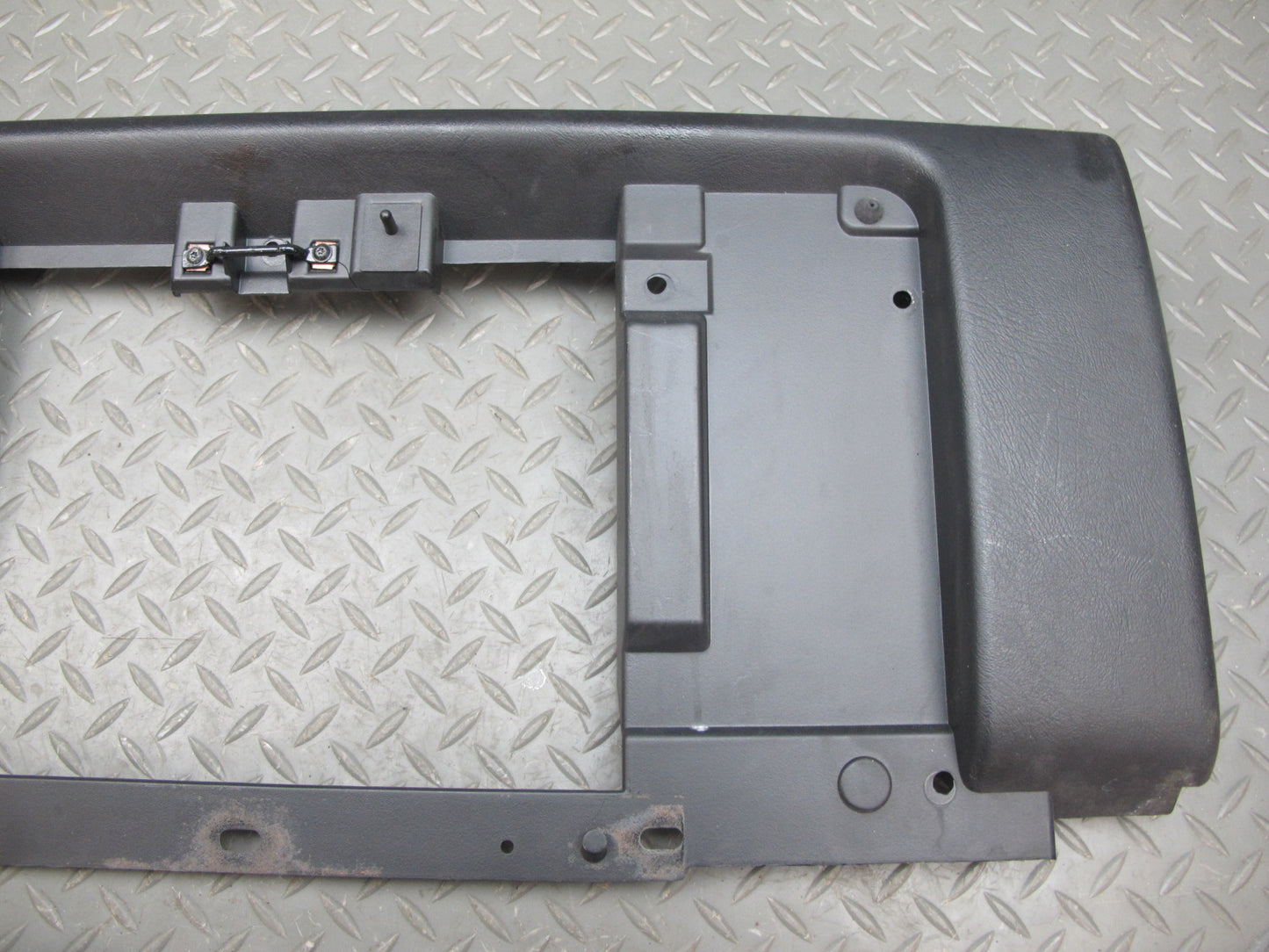 2003-2007 Hummer H2 Dash Right Glove Box Surround Trim Cover Panel 15058433