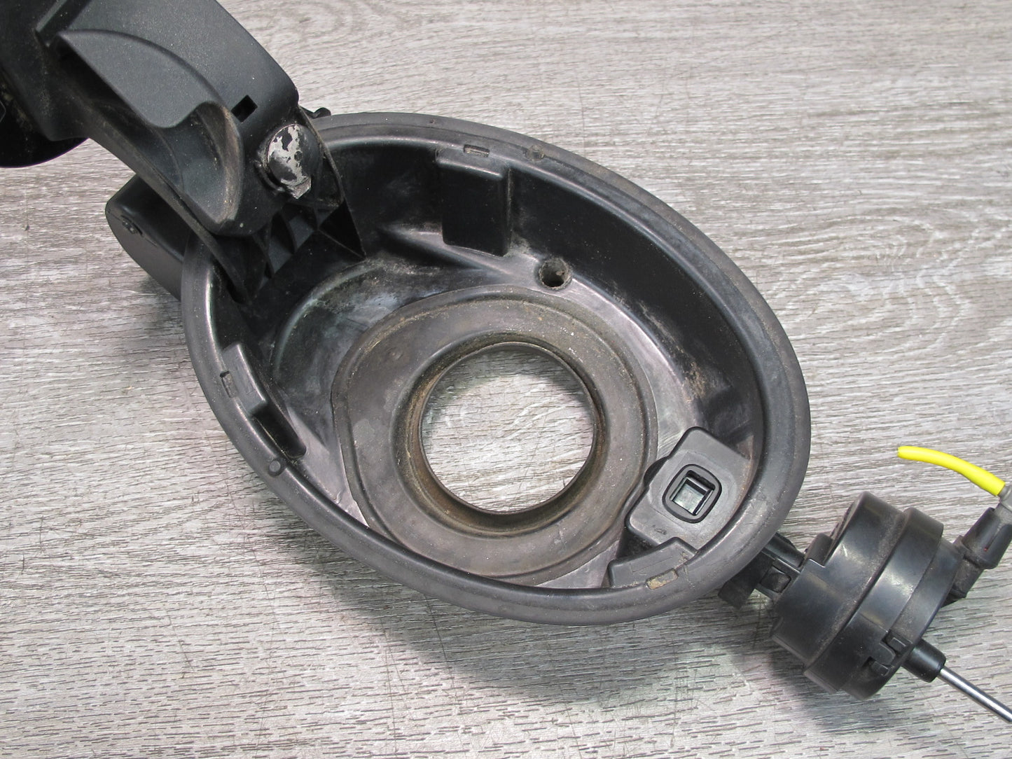 03-06 Mercedes R230 Fuel Tank Filler Door Lid Cover Actuator Housing Set OEM