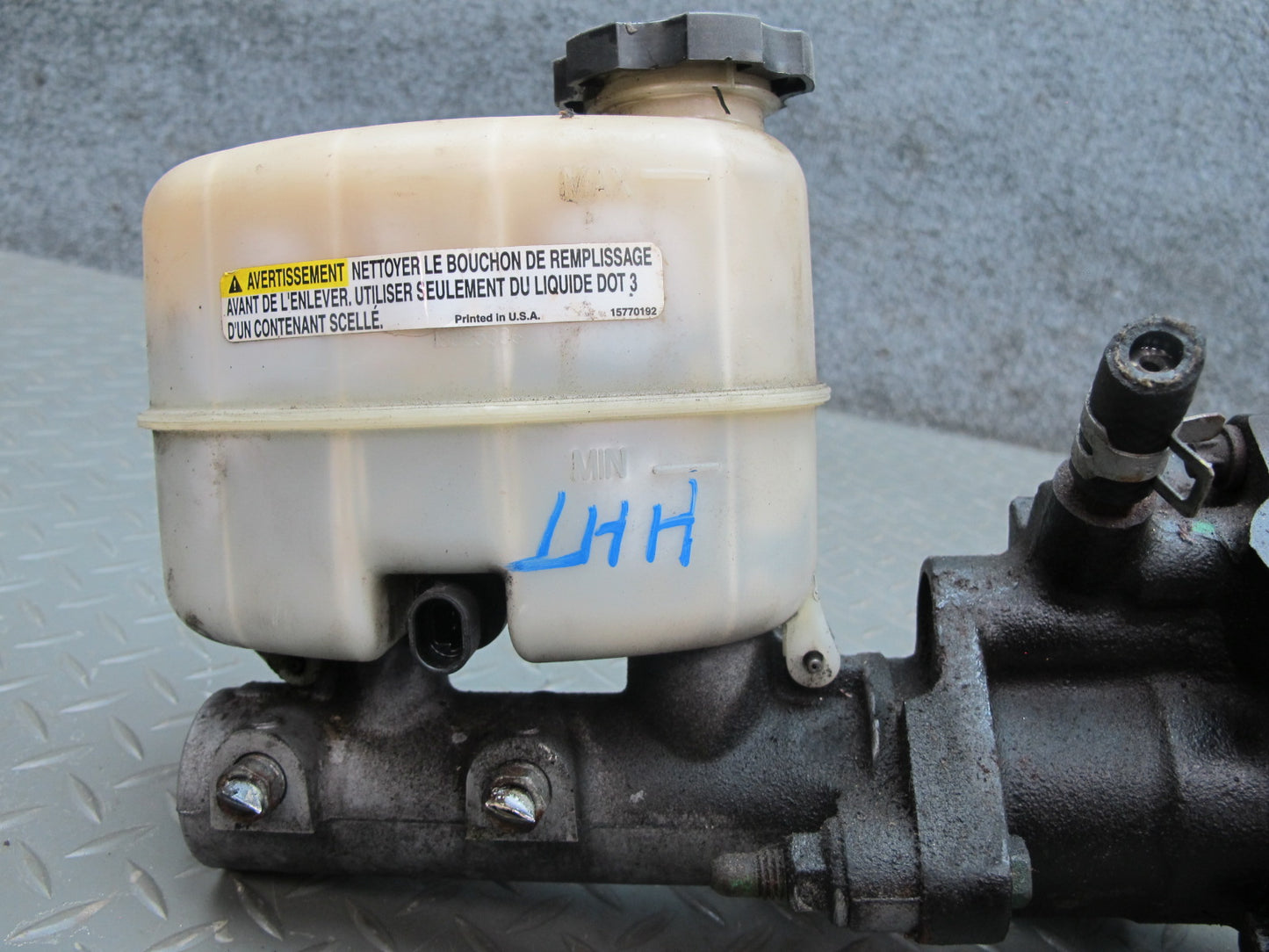 2003-2007 Hummer H2 Brake Master Cylinder Booster Fluid Reservoir