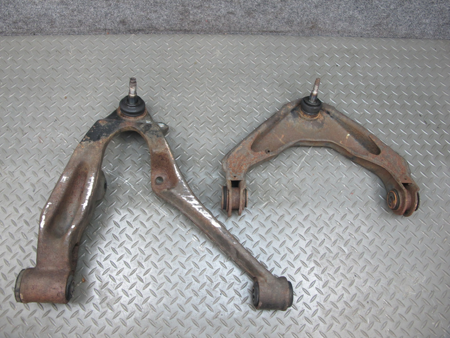 2003-2009 Hummer H2 AWD Front Right Passenger Side Upper Control Arm Set