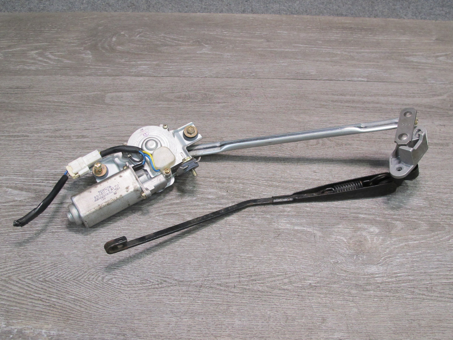 1998-2007 Lexus J100L LX470 Rear Windshield Wiper Motor W/ Linkage & Arm