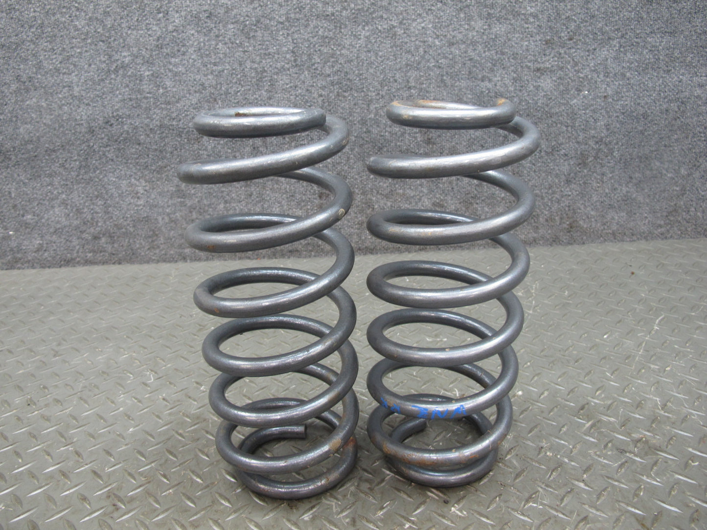 84-89 Nissan Z31 300ZX 2+0 NA Set of 2 Rear Left & Right Coil Spring