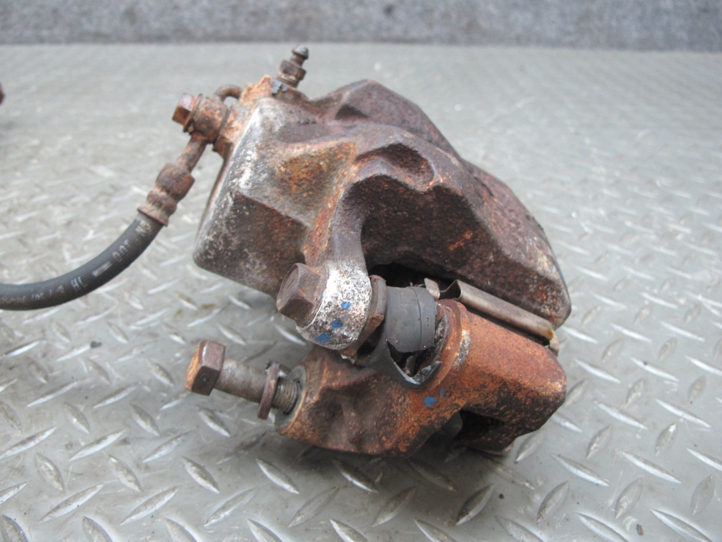 84-86 Nissan Z31 300ZX 2+0 NA Set of 2 Front Left & Right Brake Caliper OEM