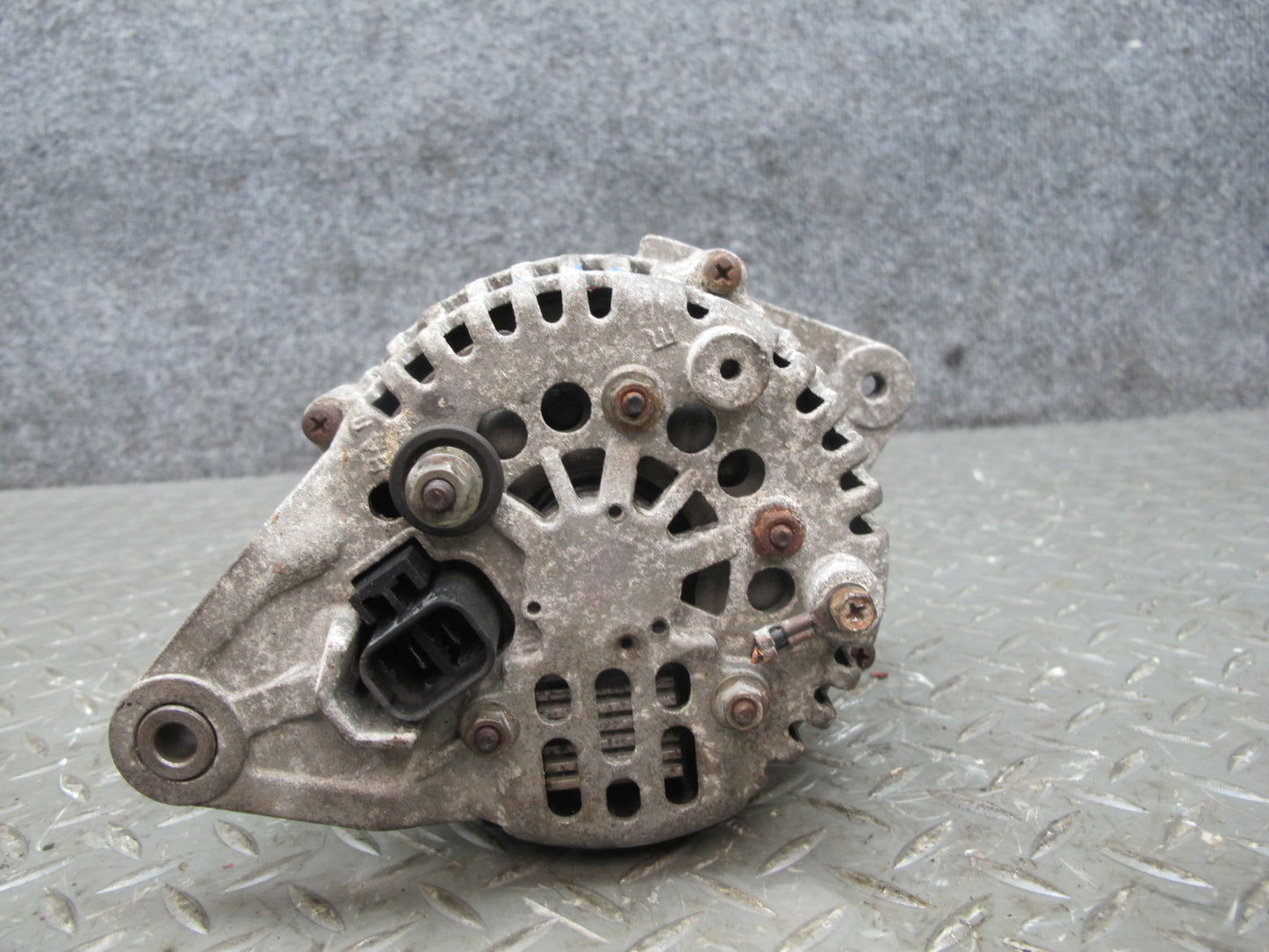 84-86 Nissan Z31 300ZX VG30E NON Turbo Engine Alternator Generator OEM