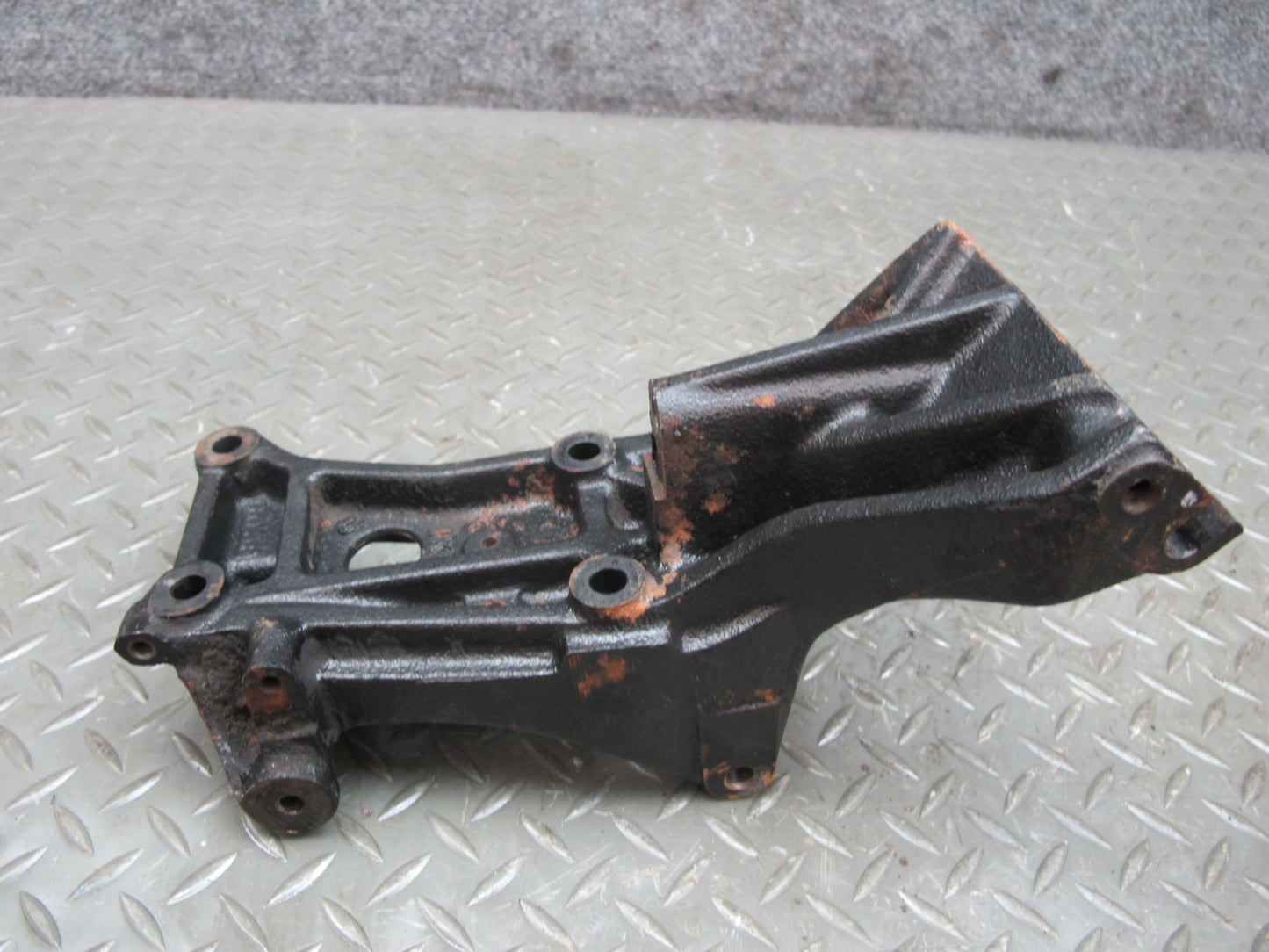 84-86 Nissan Z31 300ZX VG30E NA A/C Compressor Mount Bracket Support OEM