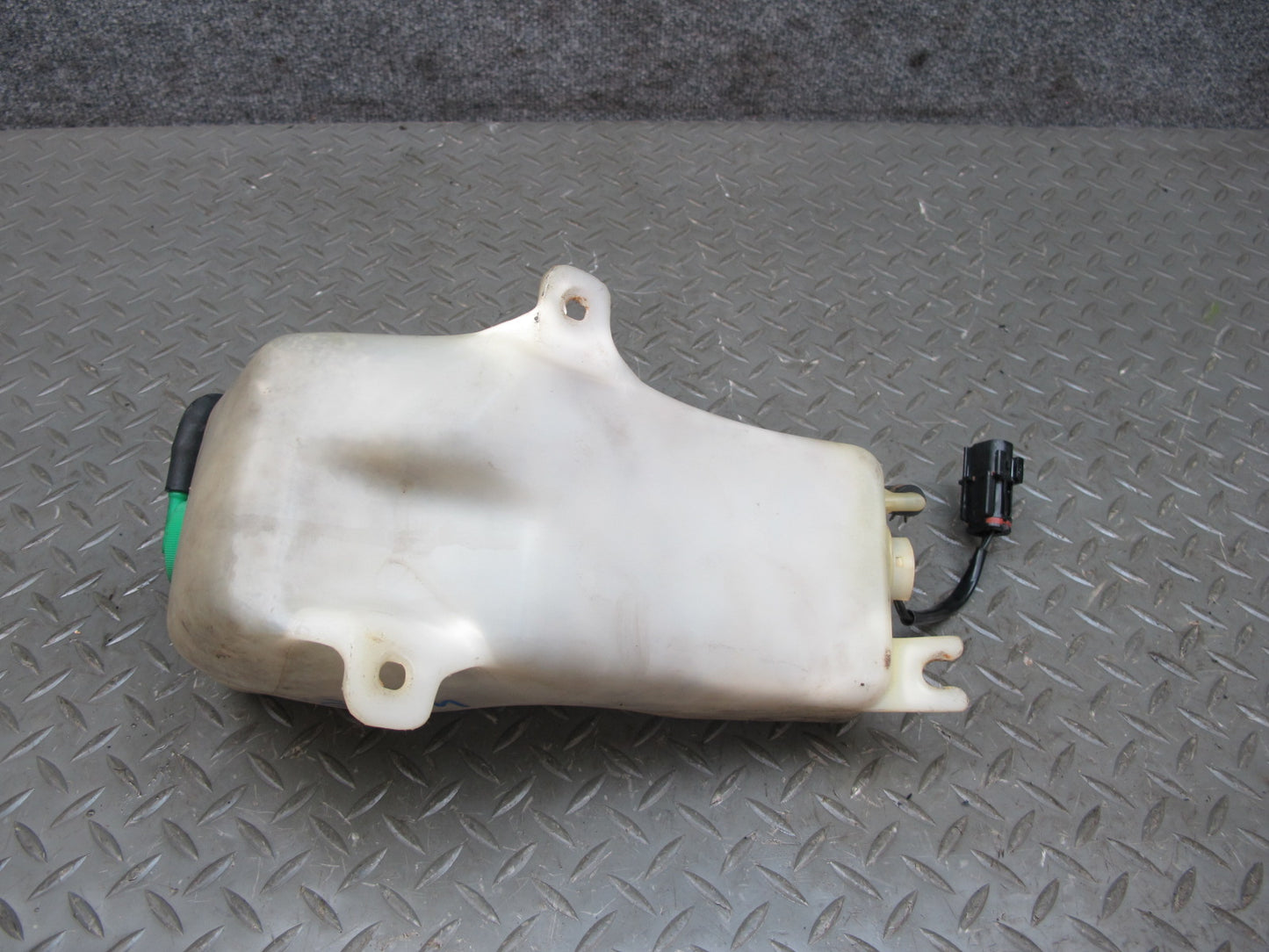 85-89 Nissan Z31 300ZX NON Turbo Engine Coolant Expansion Overflow Tank OEM