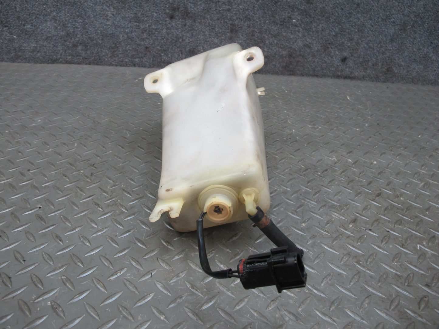 85-89 Nissan Z31 300ZX NON Turbo Engine Coolant Expansion Overflow Tank OEM