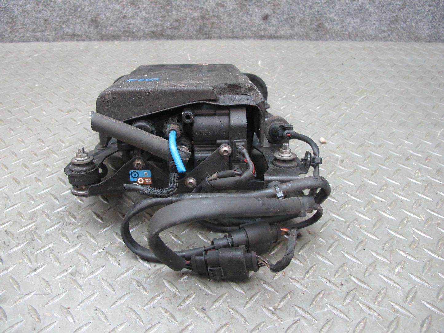 2010-2016 Porsche Panamera 970 Air Suspension Compressor Pump 97035815111