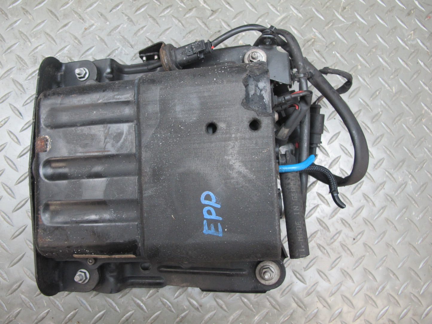 2010-2016 Porsche Panamera 970 Air Suspension Compressor Pump 97035815111