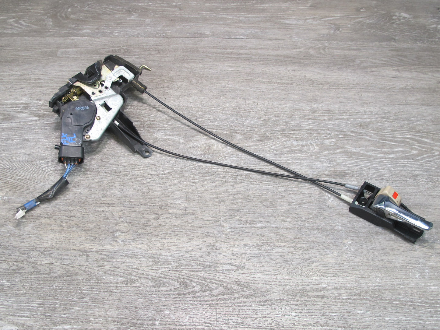 1998-2000 Lexus J100 LX470 Front Left Side Door Lock Latch Actuator W/ Handle