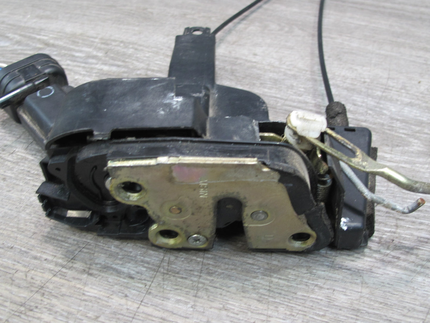 1998-2000 Lexus J100 LX470 Front Left Side Door Lock Latch Actuator W/ Handle