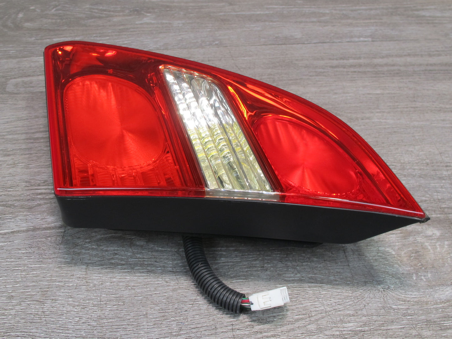 01-03 Lexus UCF30L LS430 Rear Right Inner Tail Light Lamp OEM