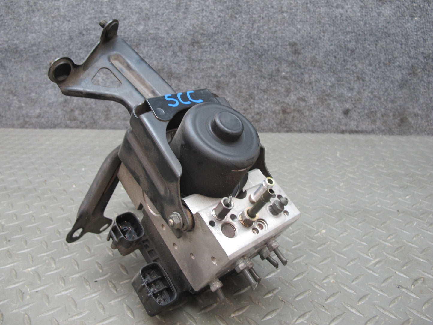97-00 Lexus UZZ30L SC300 SC400 Anti Lock Brake ABS Pump Module w Bracket OEM
