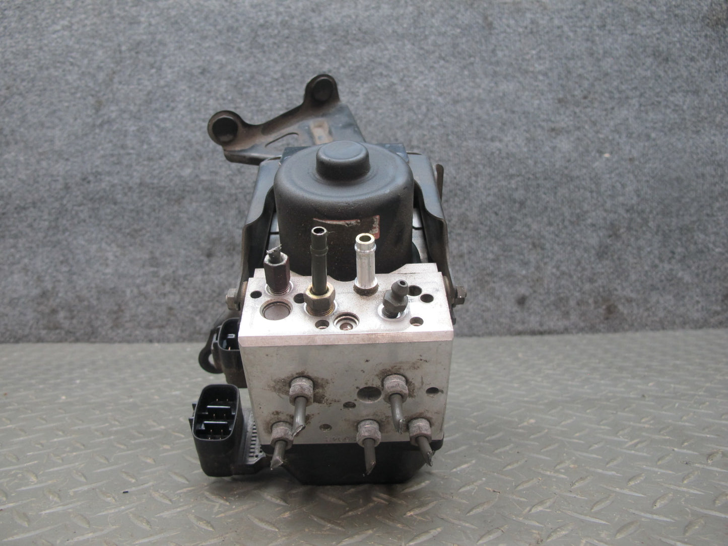 97-00 Lexus UZZ30L SC300 SC400 Anti Lock Brake ABS Pump Module w Bracket OEM