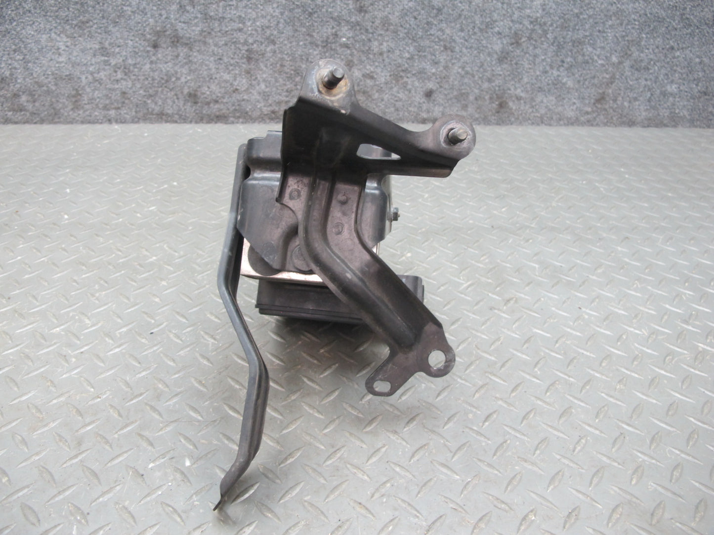 97-00 Lexus UZZ30L SC300 SC400 Anti Lock Brake ABS Pump Module w Bracket OEM