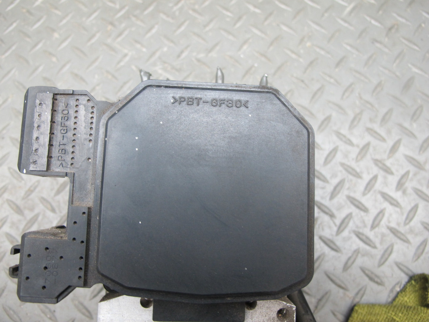 97-00 Lexus UZZ30L SC300 SC400 Anti Lock Brake ABS Pump Module w Bracket OEM
