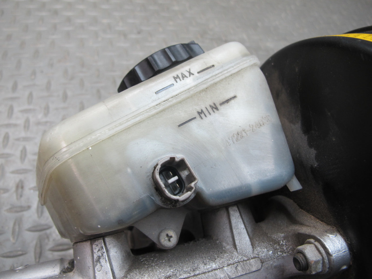 97-00 Lexus UZZ30L SC300 SC400 Brake Master Cylinder Booster Reservoir OEM