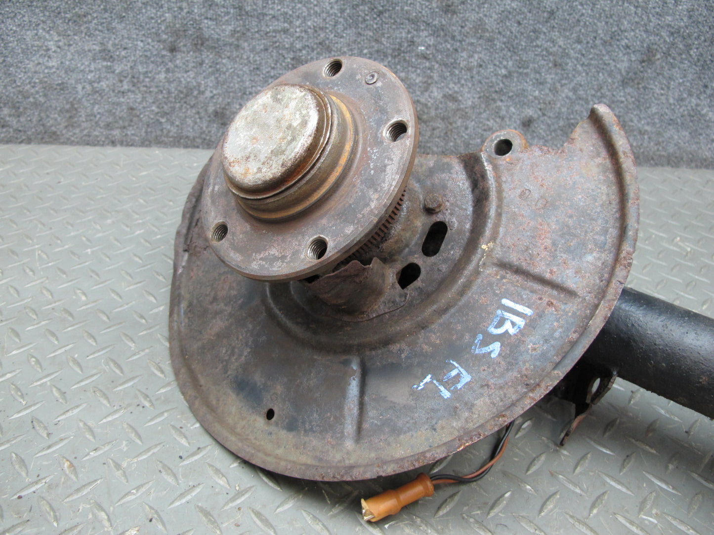 84-89 BMW E24 E28 Front Left Spindle Knuckle Wheel Hub Shock Absorber OEM