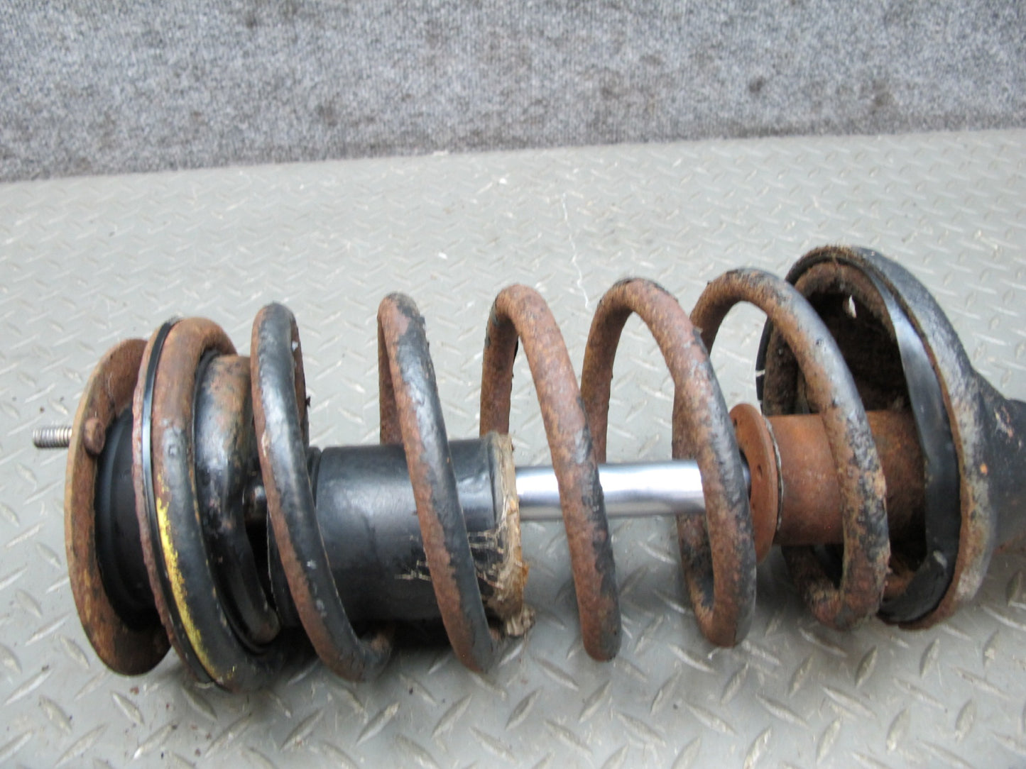 84-89 BMW E24 E28 Front Left Spindle Knuckle Wheel Hub Shock Absorber OEM