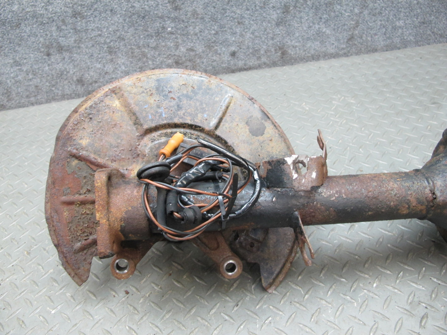 84-89 BMW E24 E28 Front Left Spindle Knuckle Wheel Hub Shock Absorber OEM