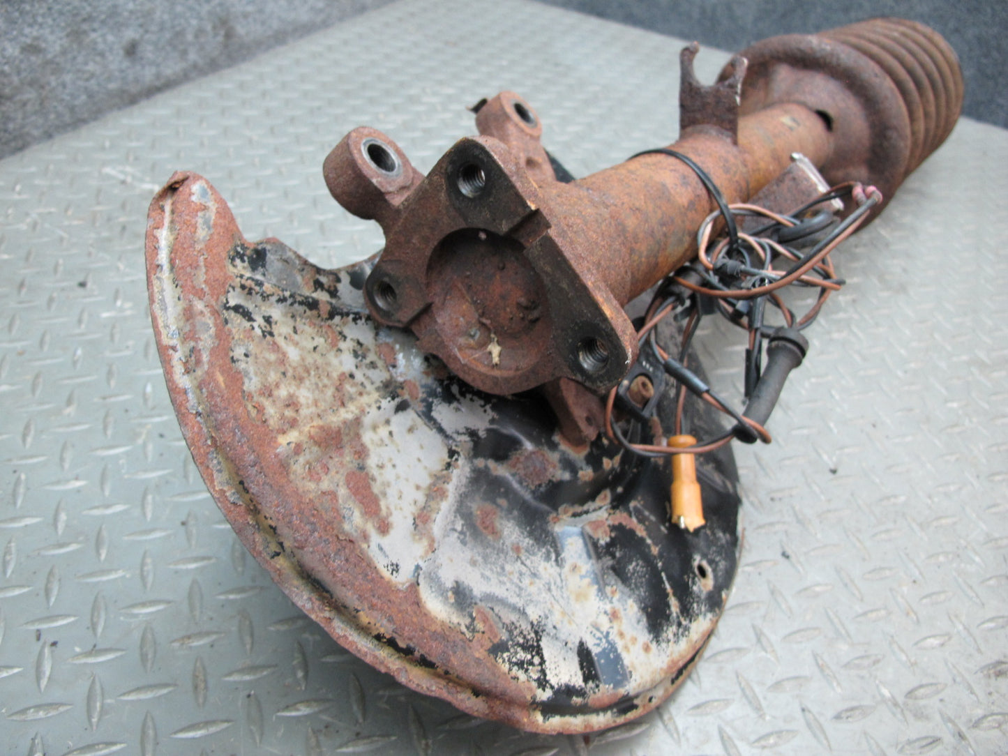84-89 BMW E24 E28 Front Right Spindle Knuckle Wheel Hub Shock Absorber OEM