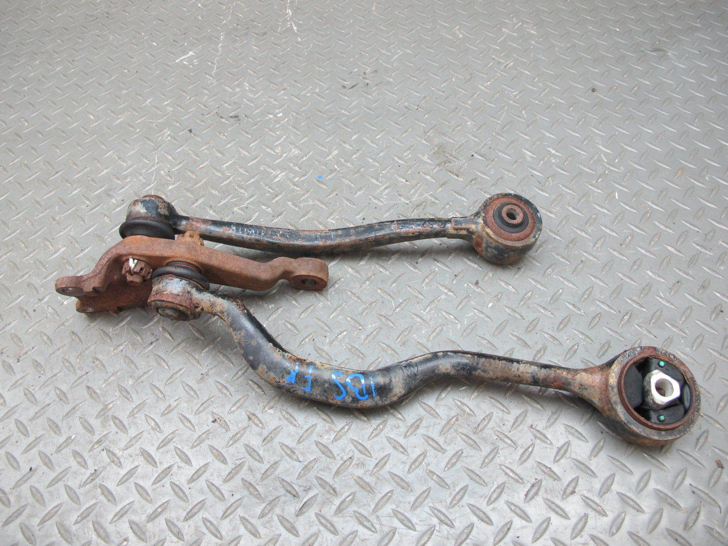 84-89 BMW E24 6-SERIES Front Right Lower Control Arm Wishbone Set OEM