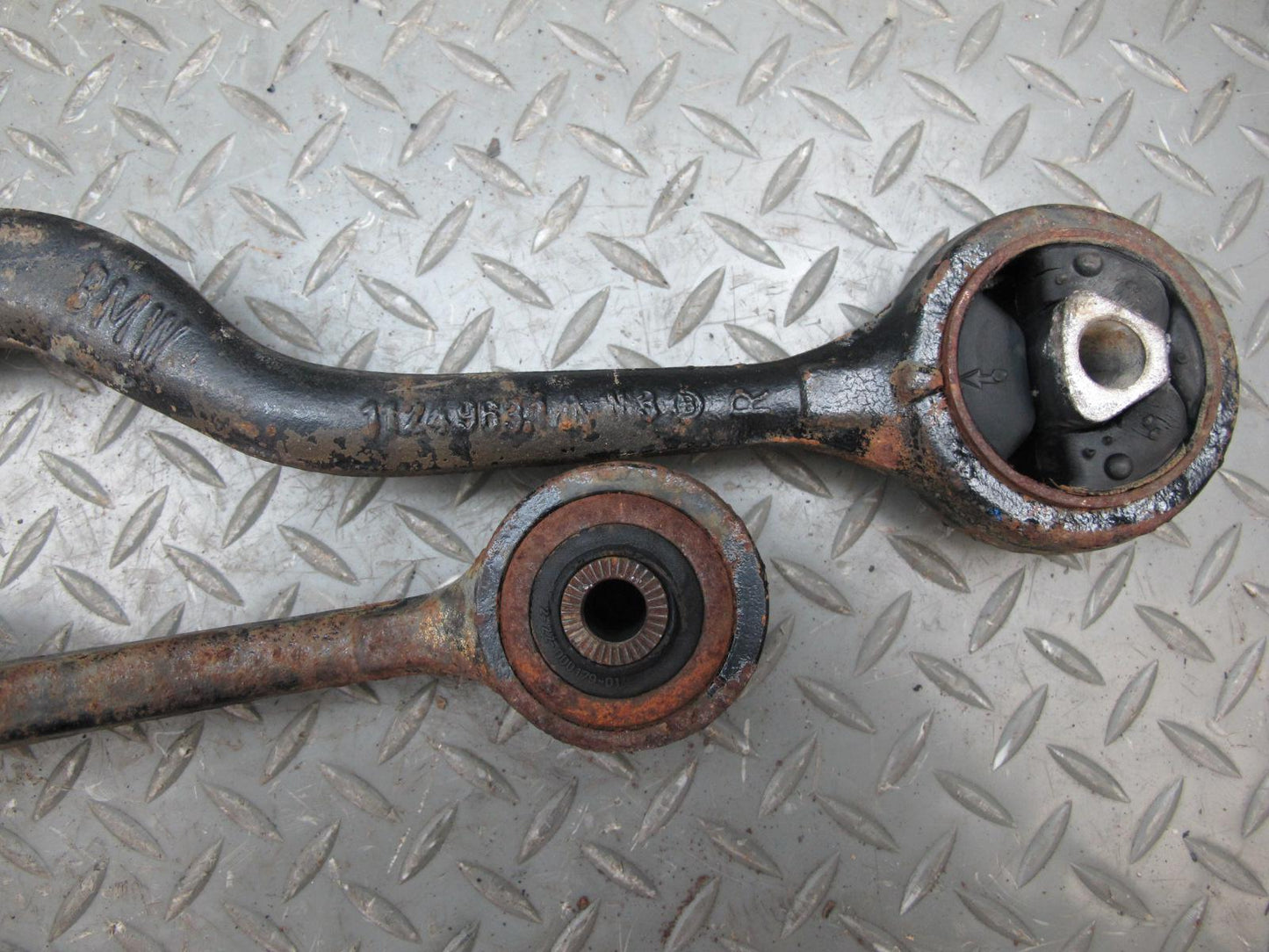 84-89 BMW E24 6-SERIES Front Right Lower Control Arm Wishbone Set OEM
