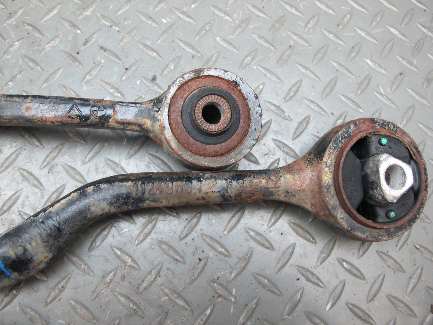 84-89 BMW E24 6-SERIES Front Right Lower Control Arm Wishbone Set OEM