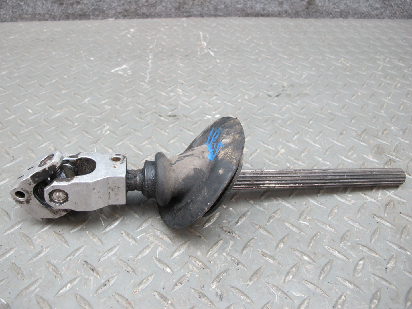 84-89 BMW E24 6-SERIES Steering Column Lower U Joint Linkage Shaft OEM