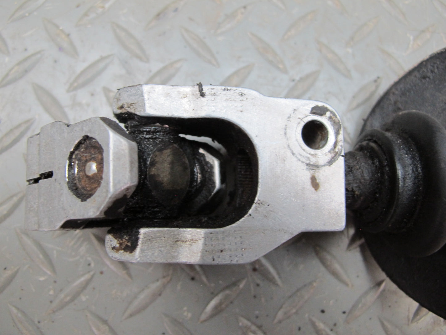 84-89 BMW E24 6-SERIES Steering Column Lower U Joint Linkage Shaft OEM