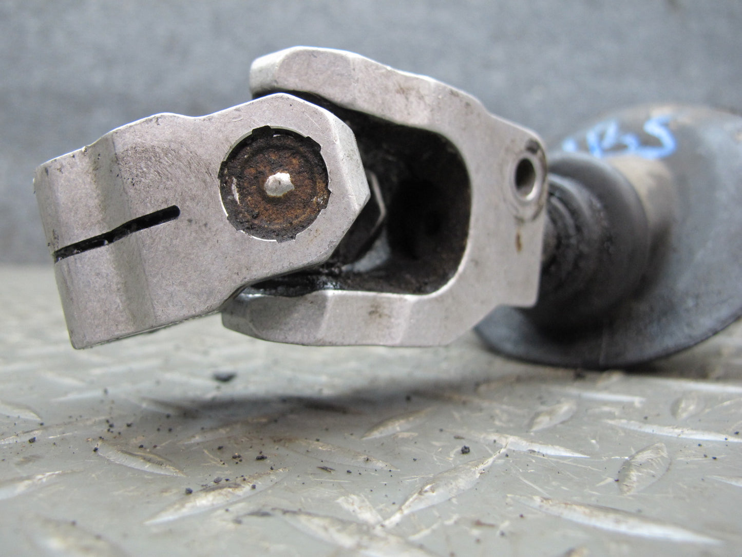 84-89 BMW E24 6-SERIES Steering Column Lower U Joint Linkage Shaft OEM