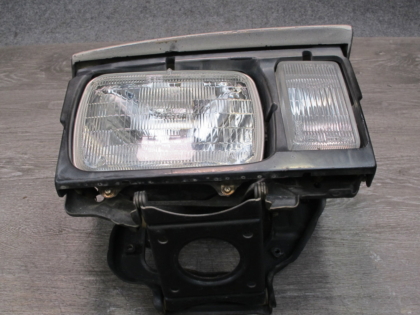 84-86 Nissan 300ZX Z31 Front Right Passenger Side Headlight Lamp w Motor OEM