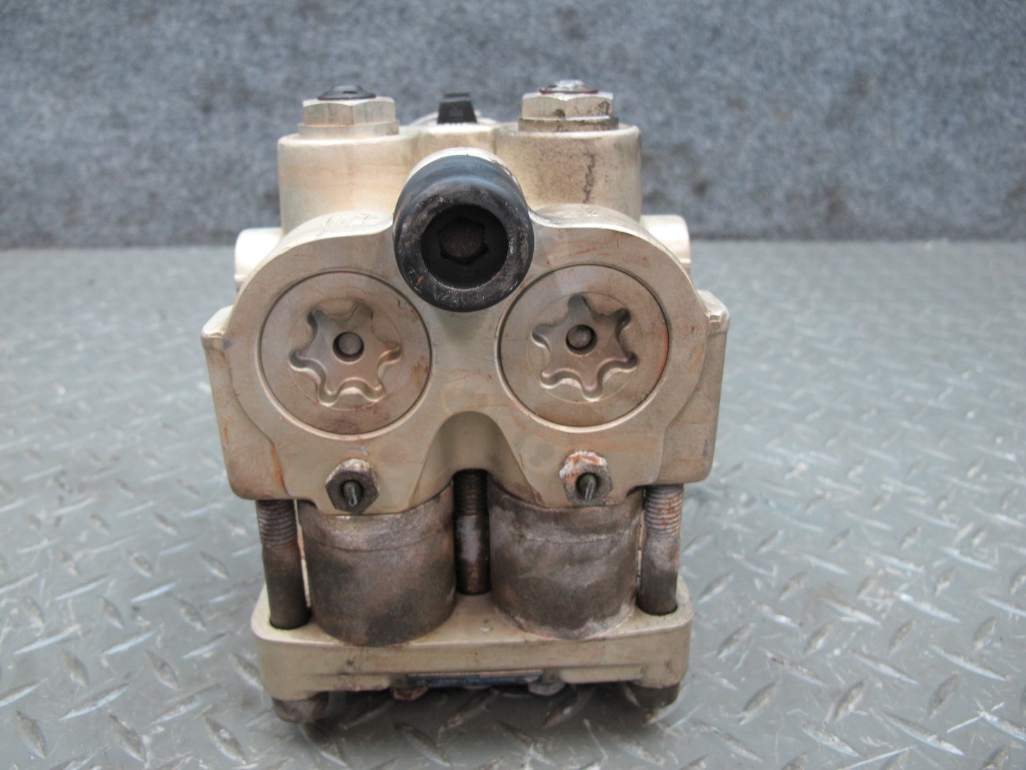 84-89 BMW E24 6-SERIES Anti Lock Brake ABS Pump Module 0265201009 OEM