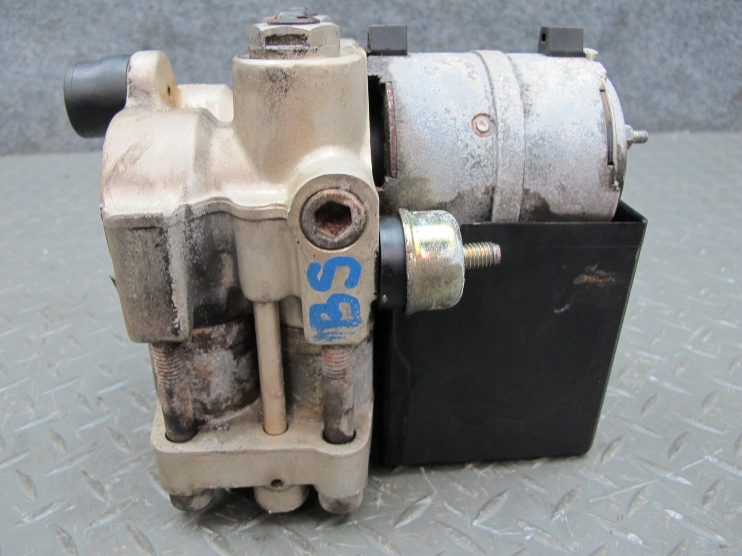 84-89 BMW E24 6-SERIES Anti Lock Brake ABS Pump Module 0265201009 OEM