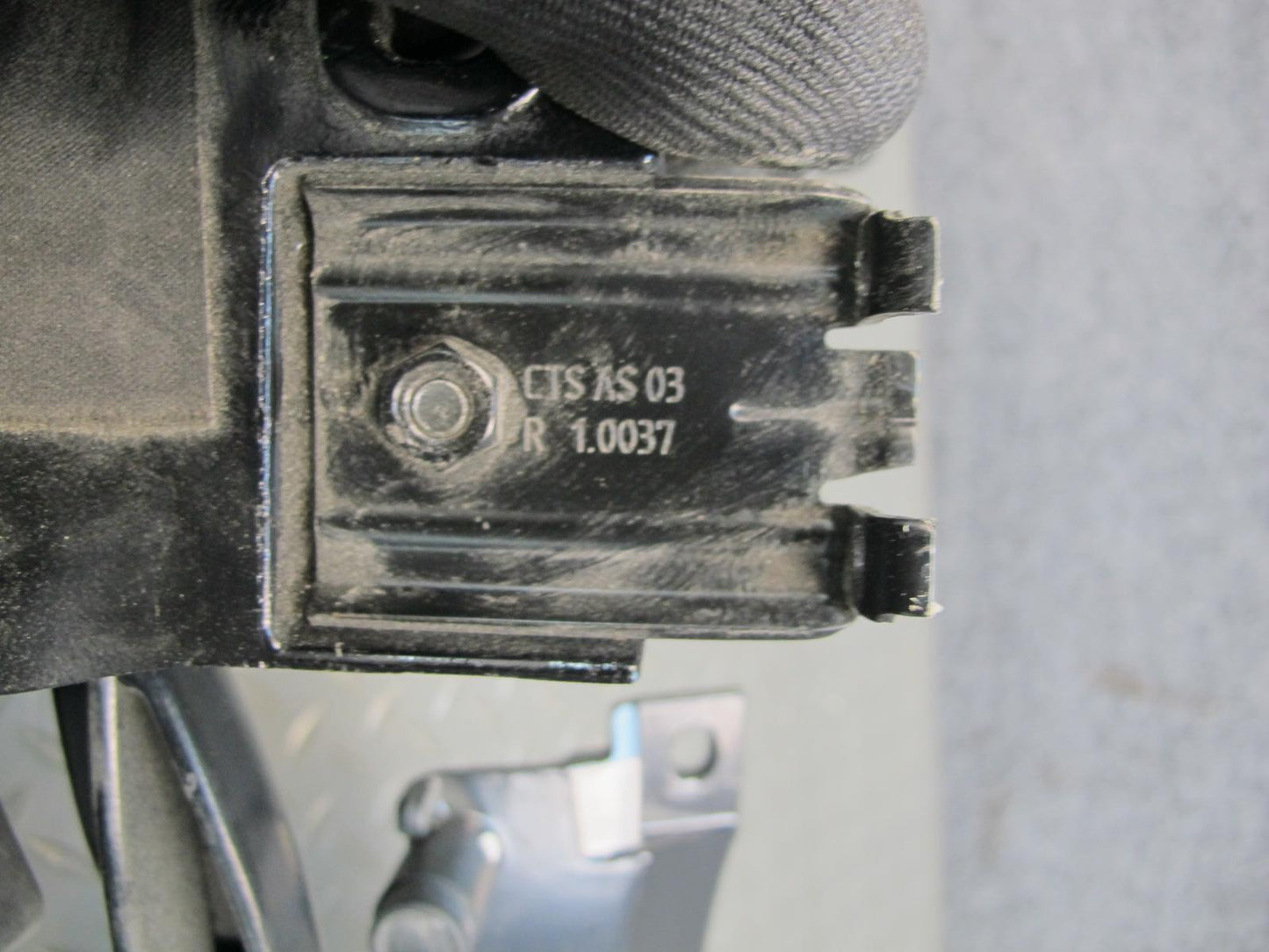 03-08 Mercedes R230 Sl-class Convertible Set of 2 Hard TOP Roof Hinge OEM