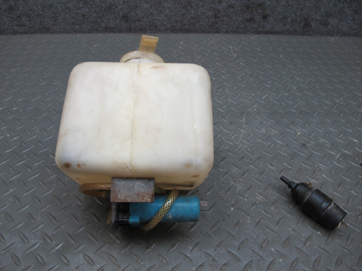 77-87 BMW E24 6-SERIES Windshield Washer Fluid Reservoir Tank w Pump OEM