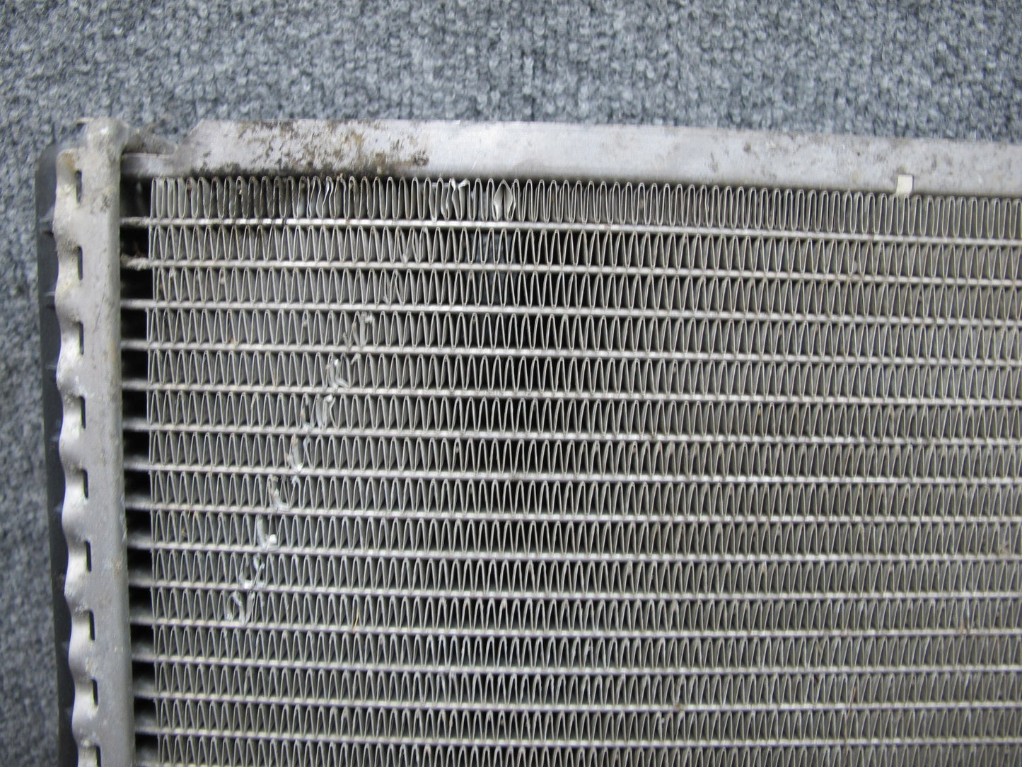 84-89 BMW E24 E28 M30 M/T Engine Cooling Radiator 1712447 OEM