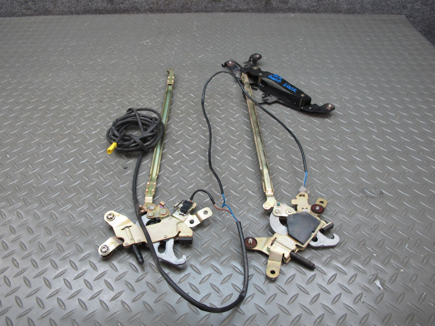 03-12 Mercedes R230 Convertible Set of 2 TOP Roof Lock Latch Striker OEM